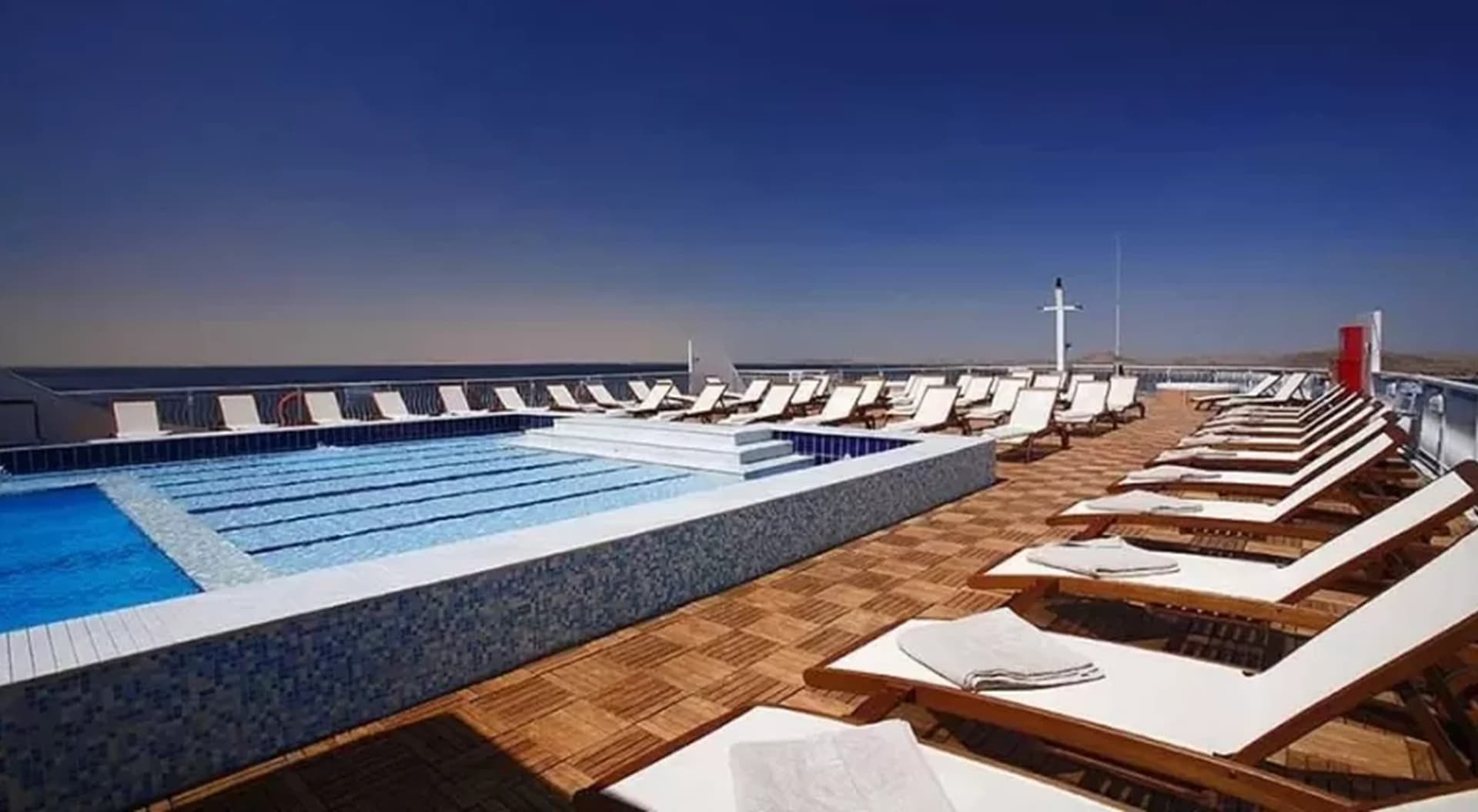 Crucero Steigenberger Omar El Khayam por el lago Nasser